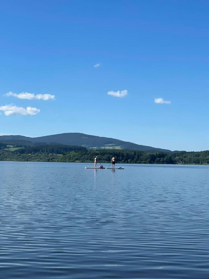 Hobiti Chatka Lipno Černá v Pošumaví Exteriör bild
